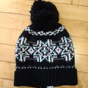Very warm black patterened knit winter hat w/ pom